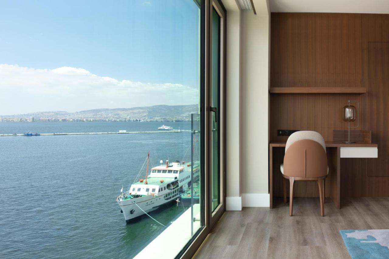 Izmir Marriott Hotel ภายนอก รูปภาพ View from a room