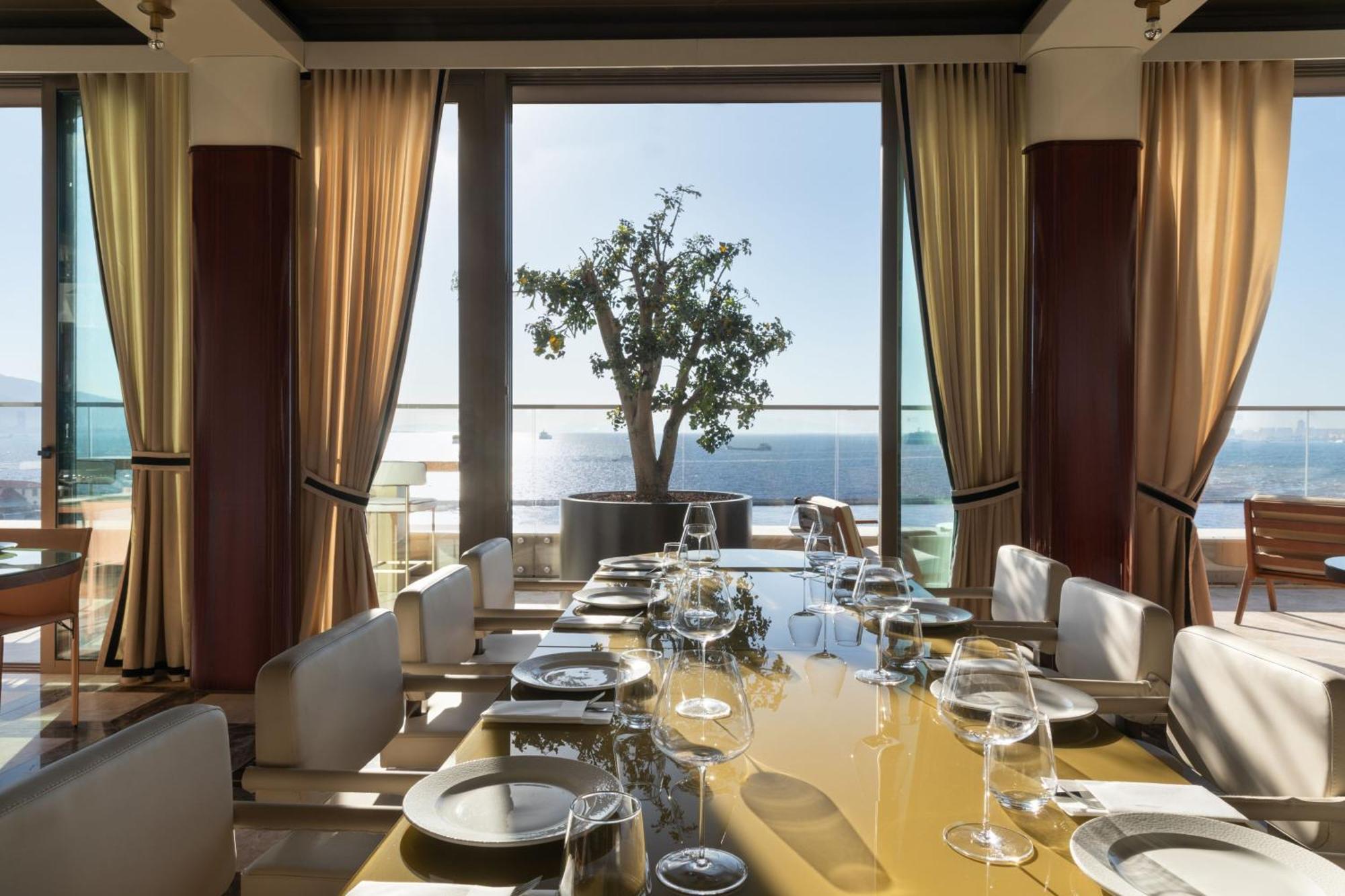 Izmir Marriott Hotel ภายนอก รูปภาพ The restaurant