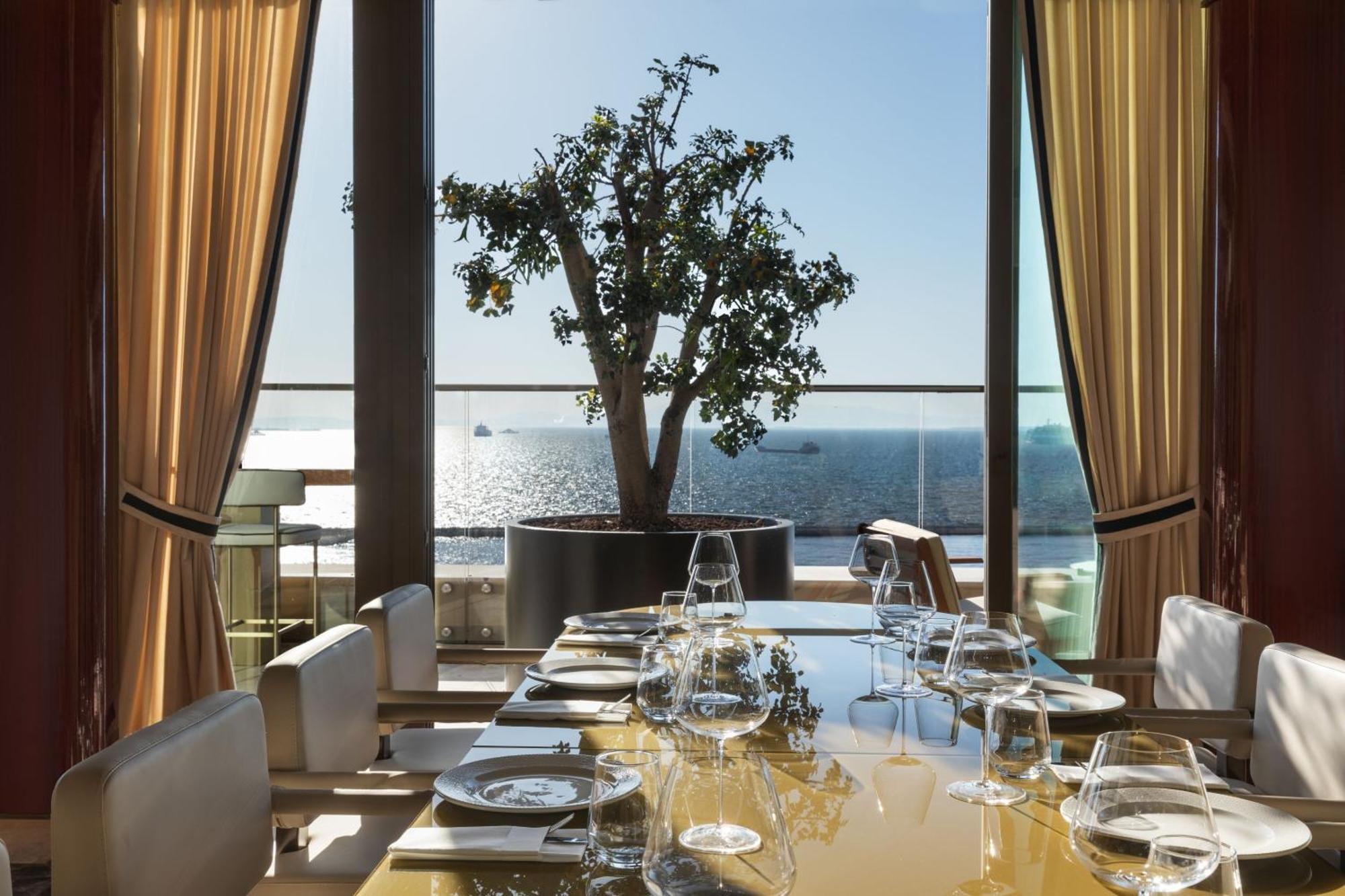 Izmir Marriott Hotel ภายนอก รูปภาพ The restaurant