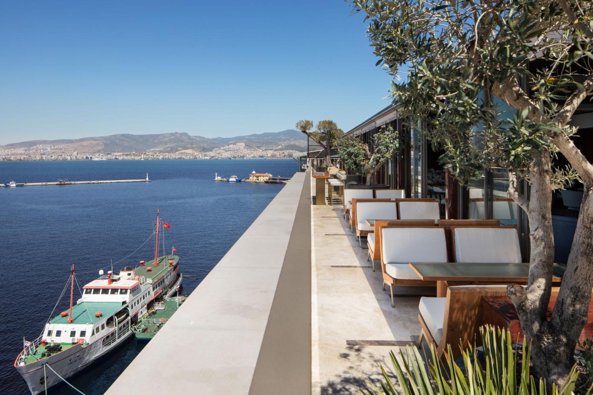 Izmir Marriott Hotel ภายนอก รูปภาพ The view from the hotel
