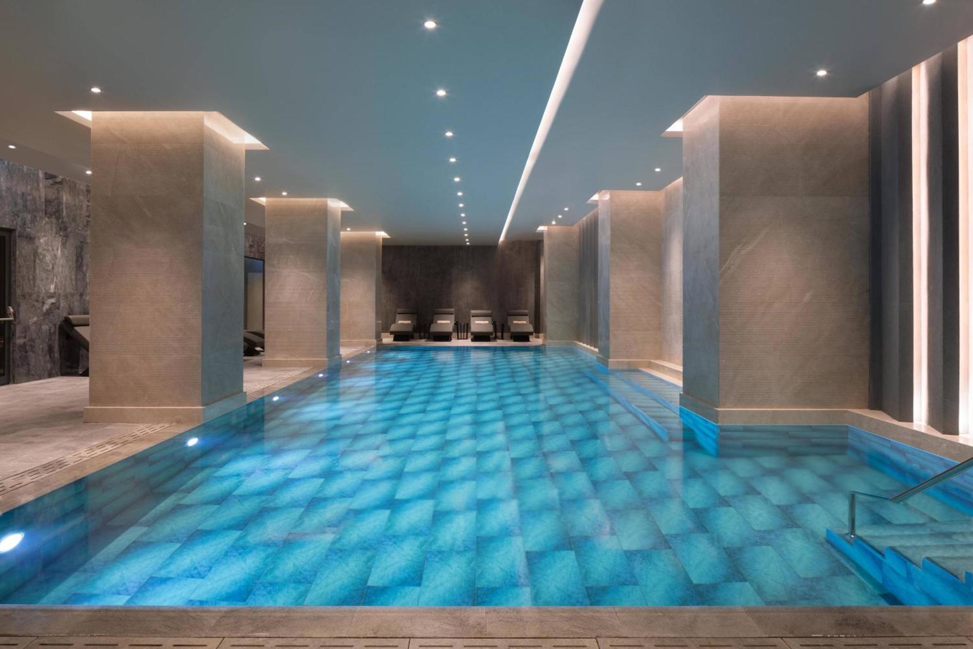 Izmir Marriott Hotel ภายนอก รูปภาพ The pool at The Spa at The Landmark