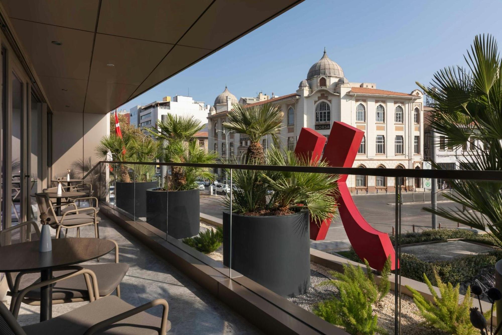 Izmir Marriott Hotel ภายนอก รูปภาพ View of the city from the hotel